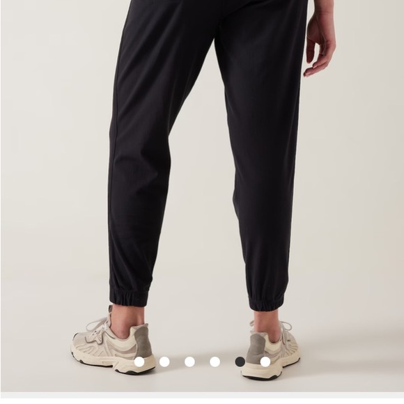 Athleta Farallon joggers in olive green - Picture 2 of 14